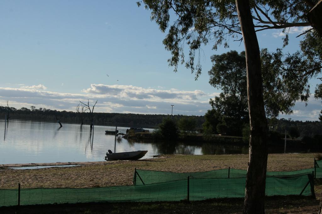 Lake Fyans Holiday Park Exteriör bild